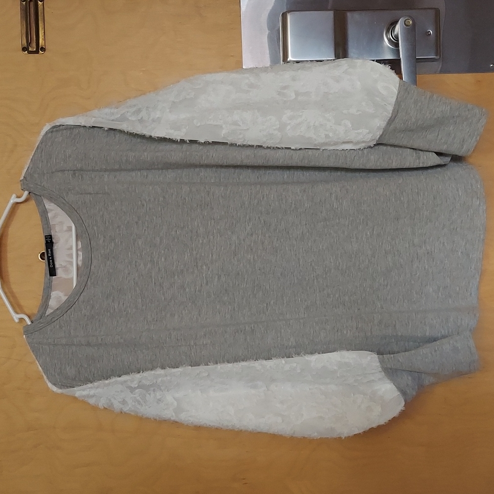 Long sleeve is by Doe & Rae in a size Large and is a light grey color.